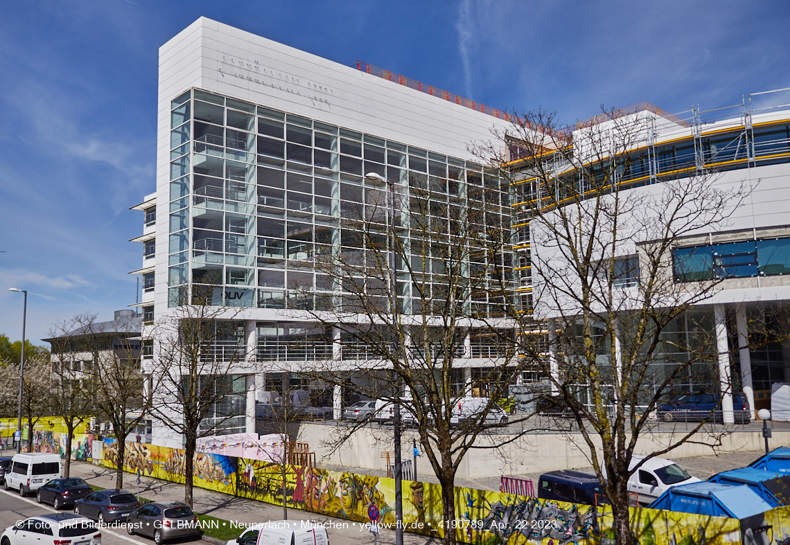 22.04.2023 - Baustelle auf der ehemaligen Allianz-Versicherung in Neuperlach